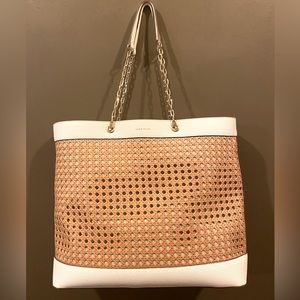 Like New/ Large White and Straw Colored Handbag/Tote